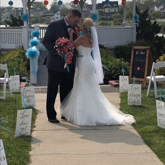 Davids Bridal corset back wedding gown - Picture 7 of 11